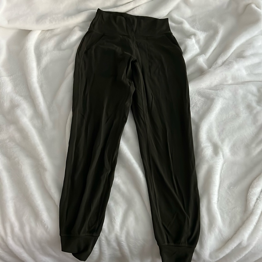 Lululemon deep green jogger leggings
